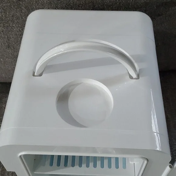 CONAIR: The Beauty Skin Care Fridge